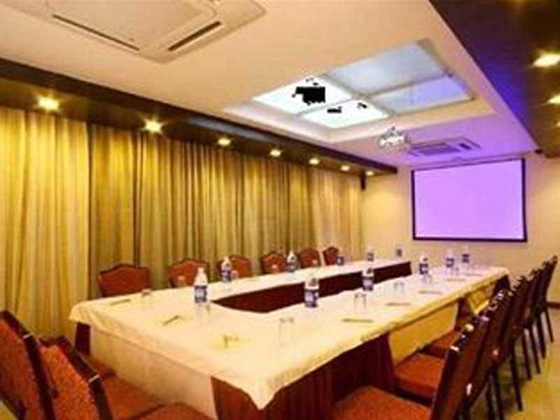 Hotel Mandakini Ambience Пуна Экстерьер фото