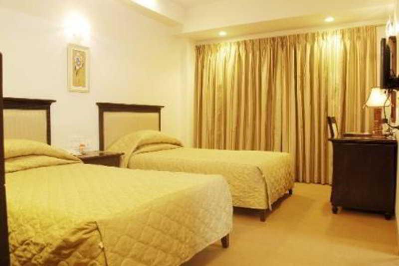 Hotel Mandakini Ambience Пуна Номер фото