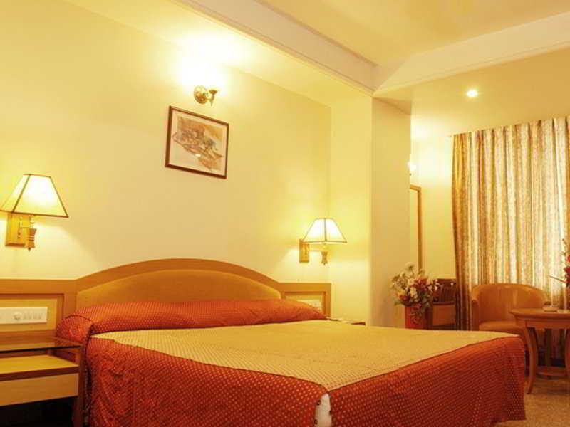 Hotel Mandakini Ambience Пуна Экстерьер фото